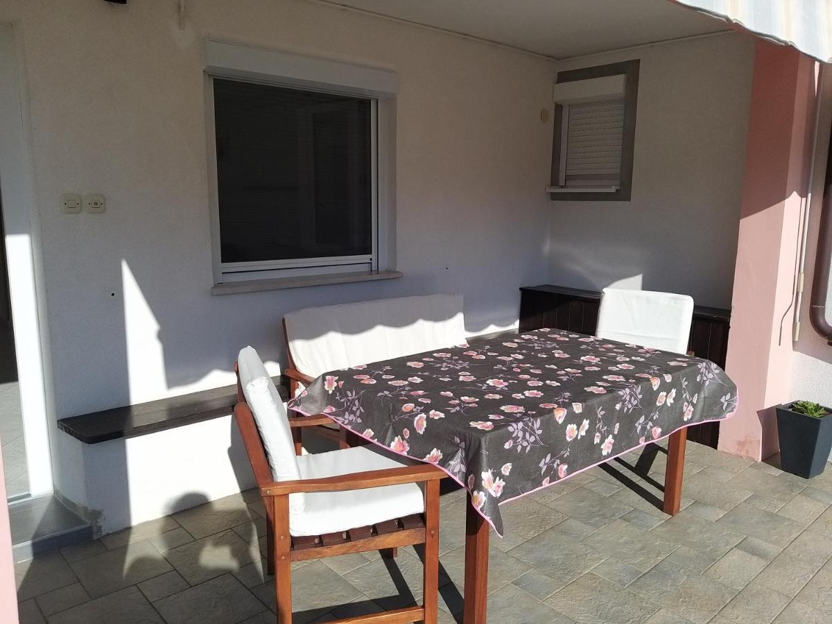 Guest House Zohil Ровинь Экстерьер фото