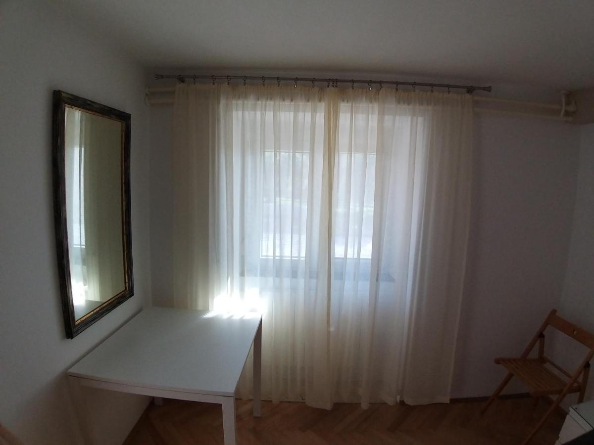 Guest House Zohil Ровинь Экстерьер фото