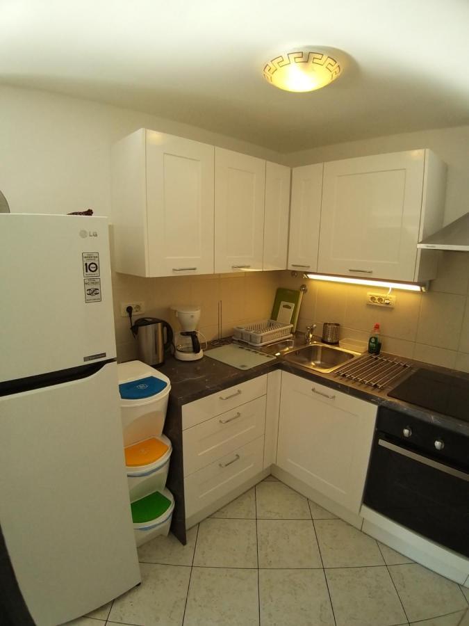 Guest House Zohil Ровинь Экстерьер фото