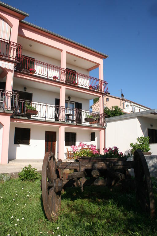 Guest House Zohil Ровинь Экстерьер фото