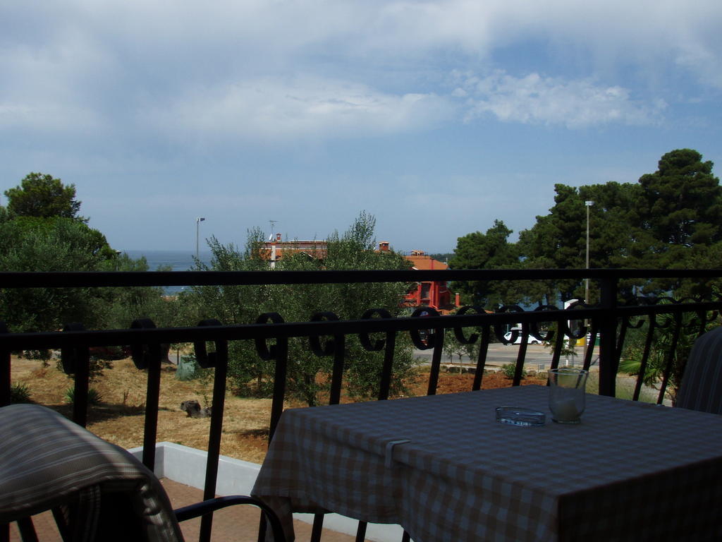 Guest House Zohil Ровинь Экстерьер фото