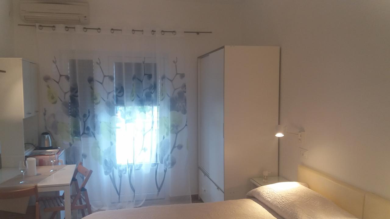 Guest House Zohil Ровинь Экстерьер фото