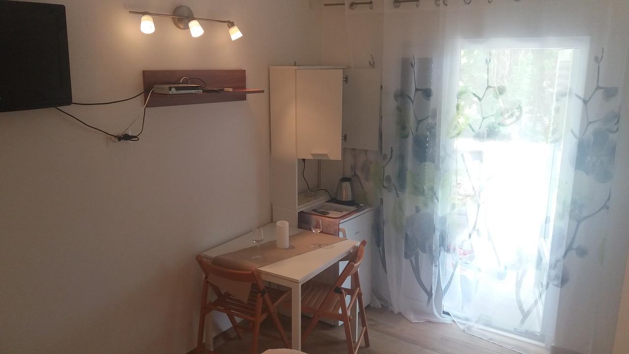 Guest House Zohil Ровинь Экстерьер фото